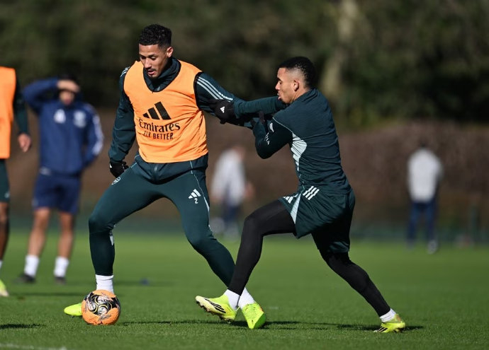 包含这也行？集结日拜仁慕尼黑备战足总杯西汉姆围绕葡超绝杀压哨，莱万多夫斯基在塞尔维亚队比赛中大胜的词条